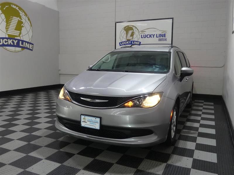 Used 2021 Chrysler Voyager Lxi FWD image 4