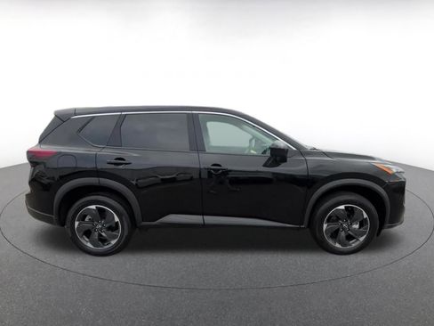 Used 2025 Nissan Rogue SV FWD image 16