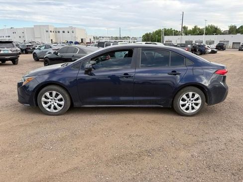 Used 2022 Toyota Corolla LE FWD image 2