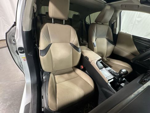 Used 2019 Lexus ES 350 w/ Premium Package image 32