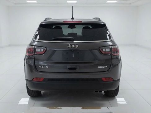 Used 2018 Jeep Compass Latitude w/ Popular Equipment Group AWD/4WD image 5
