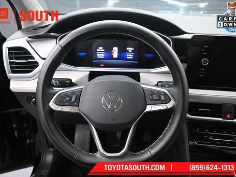 Used 2025 Volkswagen Taos SE FWD image 21