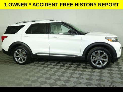 Used 2020 Ford Explorer Platinum w/ Premium Technology Package image 2