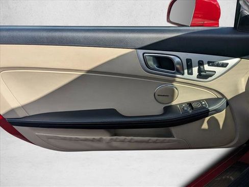 Used 2013 Mercedes-Benz SLK 250 image 12