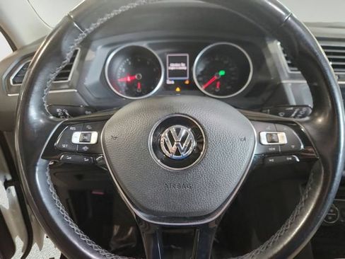 Used 2019 Volkswagen Tiguan SE FWD image 12