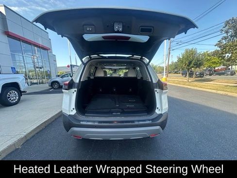 Used 2022 Nissan Rogue SV w/ SV Premium Package image 12