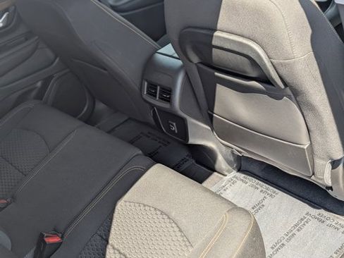 Used 2021 GMC Terrain SLE w/ Driver Convenience Package image 6