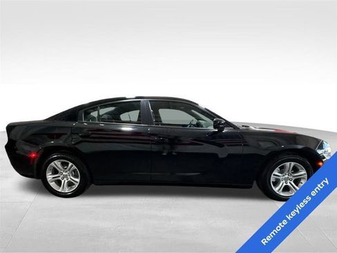 Used 2022 Dodge Charger SXT RWD image 4