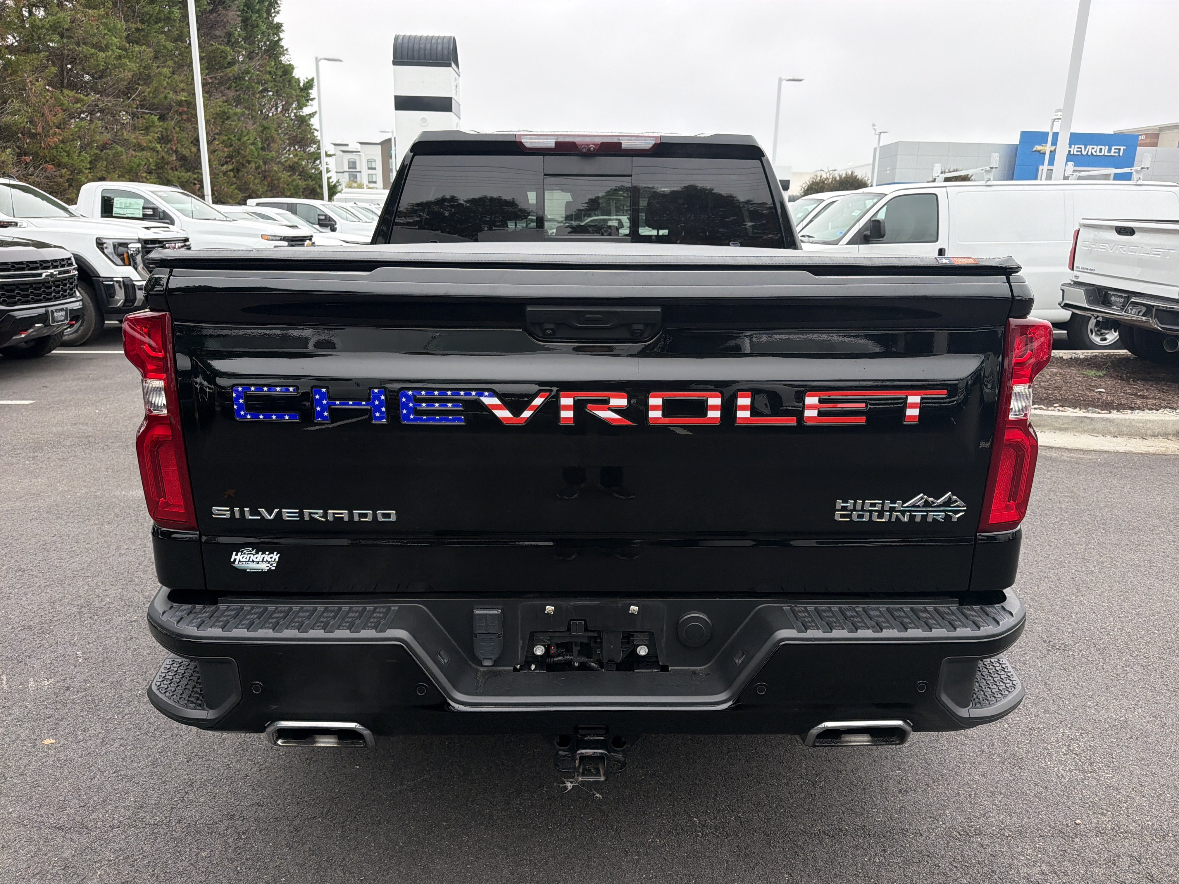 Used 2023 Chevrolet Silverado 1500 High Country w/ Technology Package AWD/4WD image 9