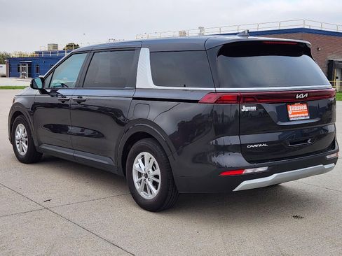 Used 2024 Kia Carnival LX image 8