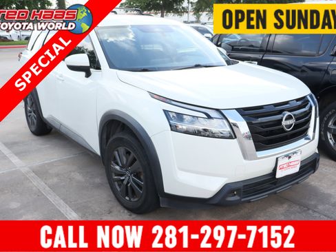 Used 2022 Nissan Pathfinder SV image 1