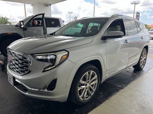Used 2020 GMC Terrain Denali w/ Denali Premium Package AWD/4WD image 1