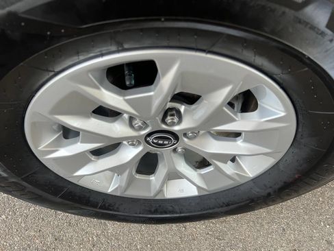 Certified 2024 Nissan Frontier SV AWD/4WD image 35