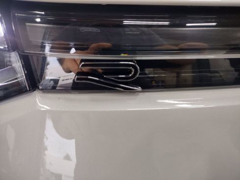 New 2025 Volkswagen Tiguan SE R-Line image 6