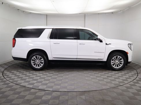 Used 2023 GMC Yukon XL SLT w/ SLT Luxury Package image 4