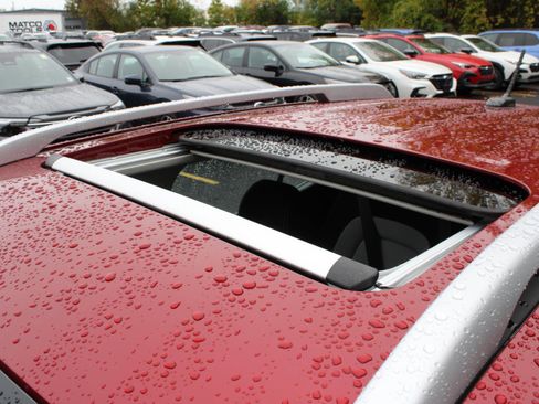 Used 2024 Hyundai Venue SEL image 17