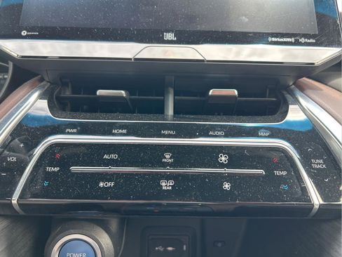 Used 2021 Toyota Venza XLE w/ Softex Package image 30