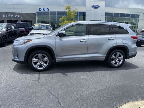 Used 2017 Toyota Highlander Limited FWD image 4