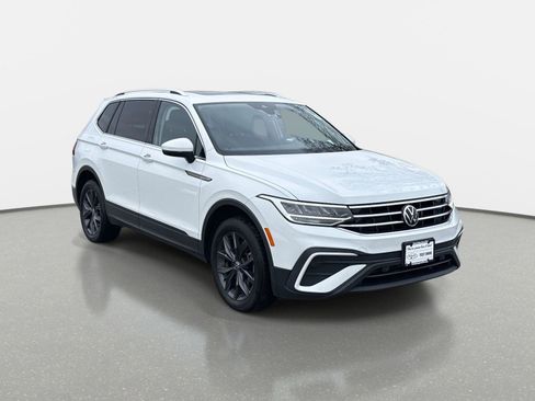 Used 2022 Volkswagen Tiguan SE image 3