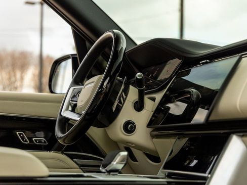 Used 2025 Land Rover Range Rover Long Wheelbase Autobiography image 43
