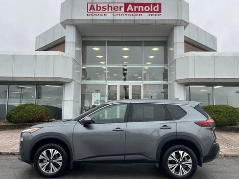 Used 2023 Nissan Rogue SV image 3