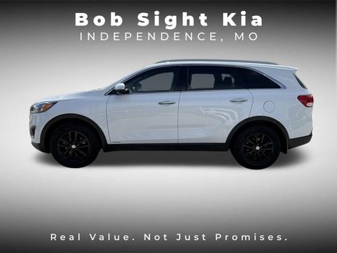Used 2017 Kia Sorento AWD w/ LX Convenience Package image 6