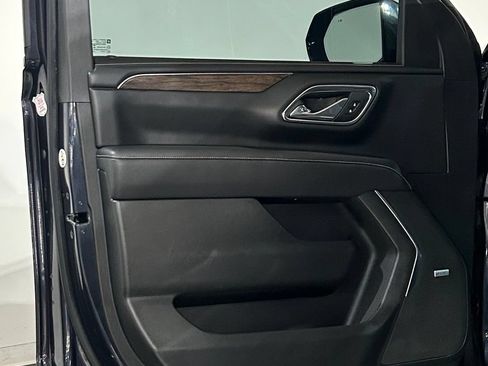 Used 2023 Chevrolet Suburban Premier AWD/4WD image 33