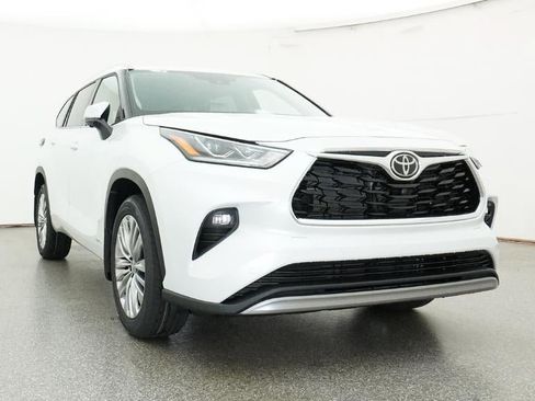 New 2026 Toyota Highlander Platinum AWD/4WD image 30