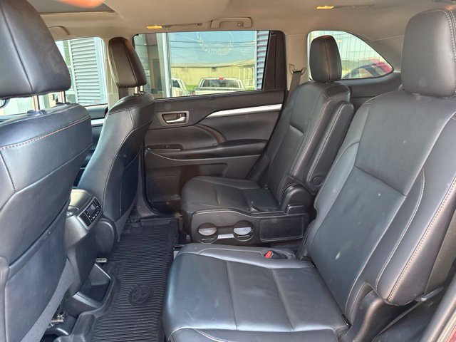 Used 2019 Toyota Highlander XLE AWD/4WD image 11