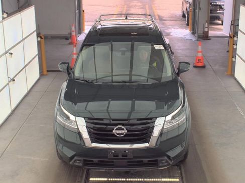 Used 2023 Nissan Pathfinder Platinum image 2