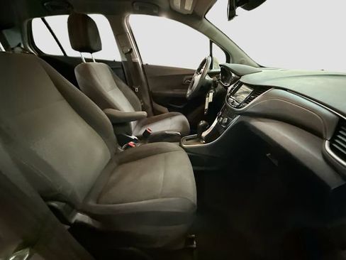 Used 2018 Chevrolet Trax LS image 26