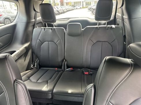 New 2026 Chrysler Pacifica Select image 6