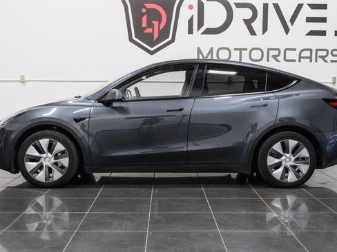 Used 2022 Tesla Model Y Long Range image 17