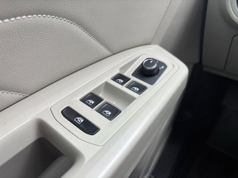 Used 2023 Volkswagen Atlas SE image 13