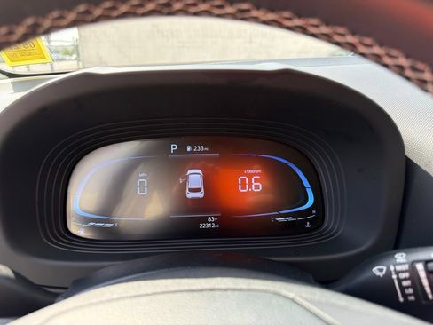 Used 2025 Hyundai Venue Limited FWD image 24