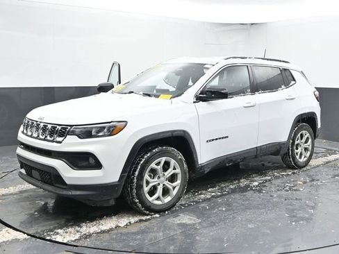 Used 2024 Jeep Compass Latitude image 51