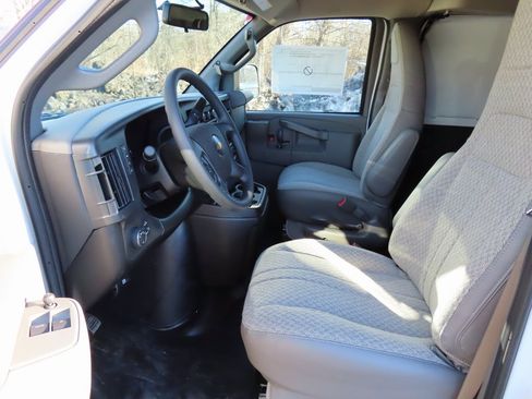 New 2025 Chevrolet Express 2500 Work Van w/ Safety Package image 21