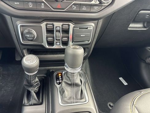 New 2026 Jeep Wrangler Unlimited Sahara AWD/4WD image 13