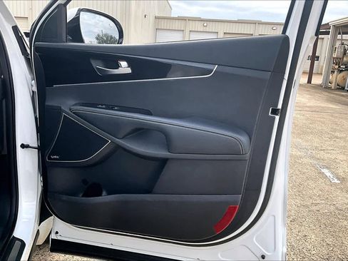 Used 2016 Kia Sorento SX image 21