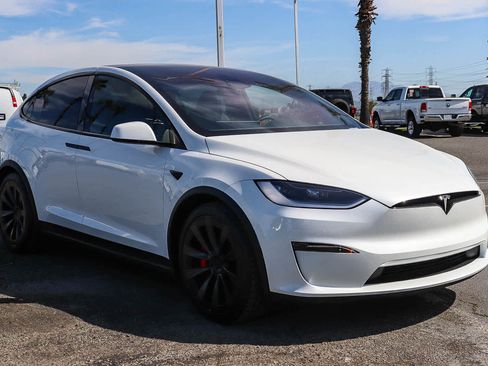 Used 2023 Tesla Model X Plaid image 3