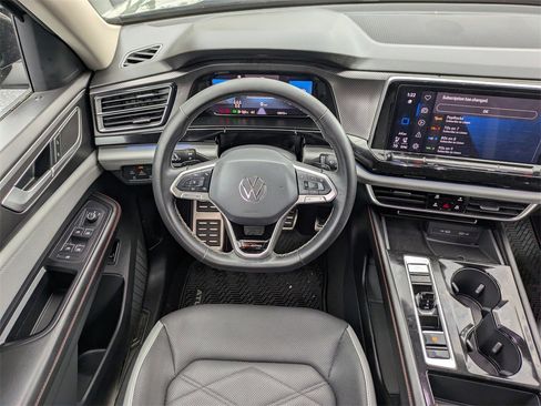 Used 2024 Volkswagen Atlas Peak Edition SE image 17