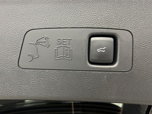 Used 2025 Lincoln Corsair Grand Touring AWD/4WD image 29