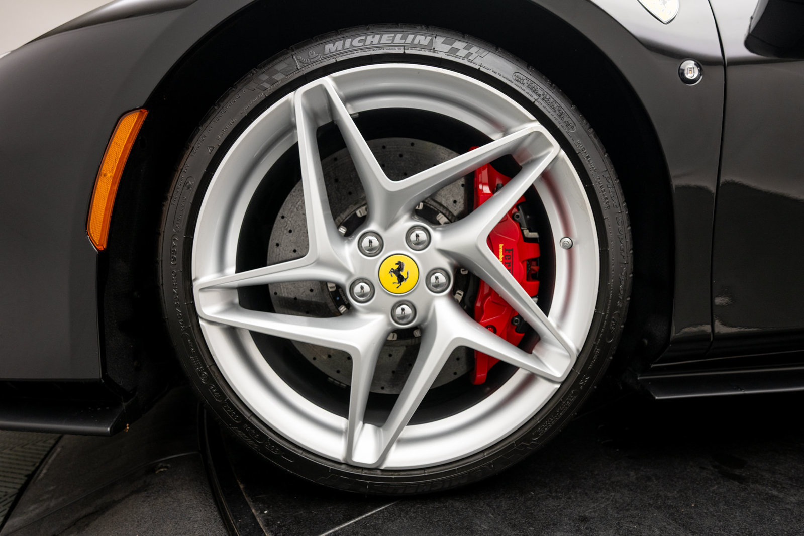 Used 2022 Ferrari F8 Tributo RWD image 35