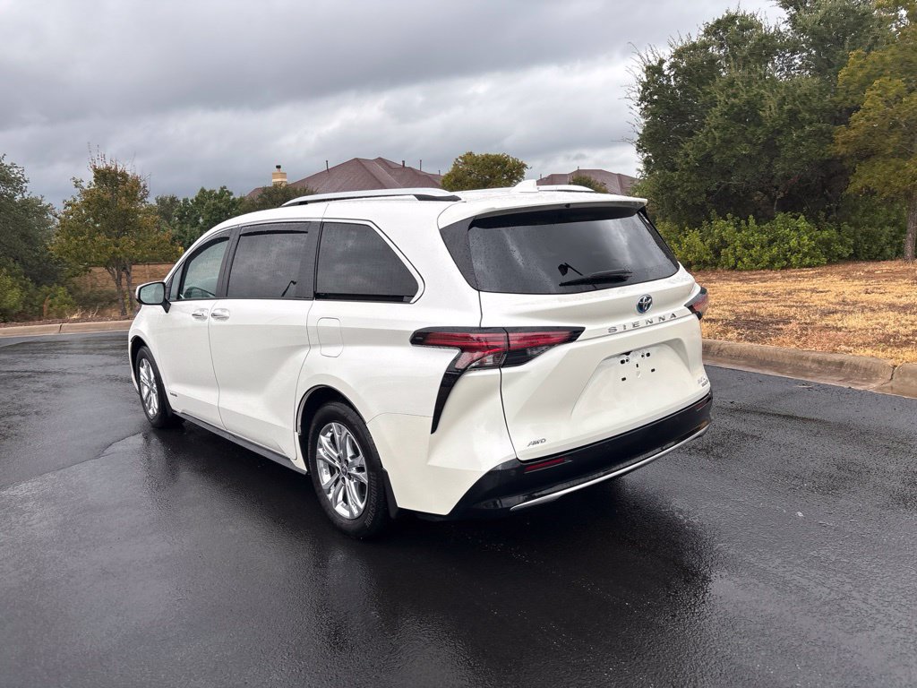 Used 2021 Toyota Sienna Platinum AWD/4WD image 3