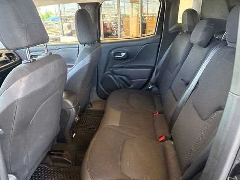 Used 2019 Jeep Renegade Altitude w/ Quick Order Package 2XM AWD/4WD image 14