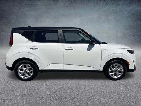 Used 2024 Kia Soul S FWD image 4