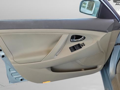 Used 2009 Toyota Camry LE image 11