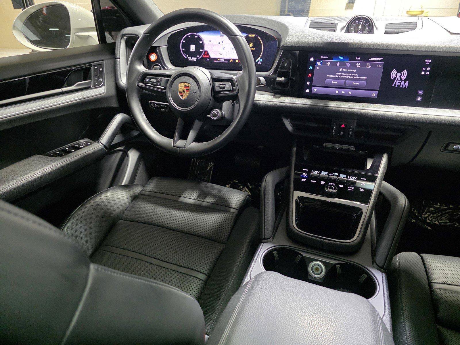 Used 2024 Porsche Cayenne Coupe AWD/4WD image 19