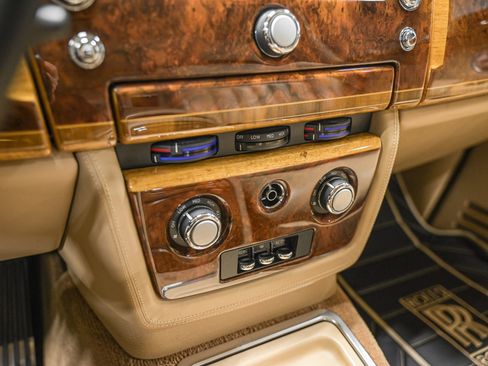 Used 2004 Rolls-Royce Phantom Sedan RWD image 22