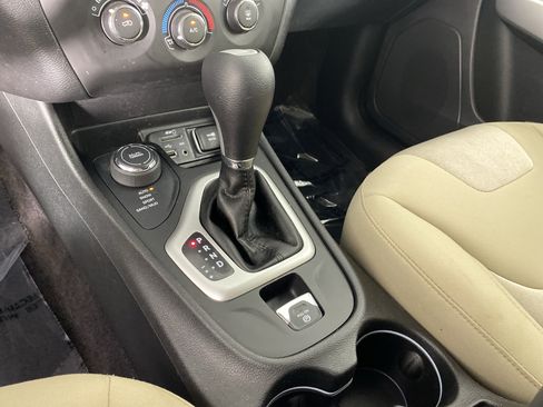Used 2017 Jeep Cherokee Sport AWD/4WD image 26